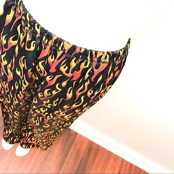 VINTAGE 90's Alternative Black Satin Fire Print Lounge Pant🌻💚 - Picture 4 of 7